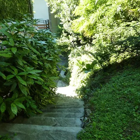 Le Ortensie -lago Di Como * Lierna