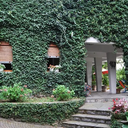 Le Ortensie -lago Di Couette-café