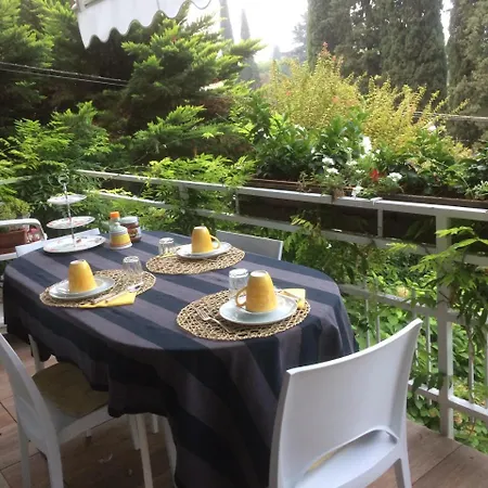 Le Ortensie -lago Di Couette-café 3*